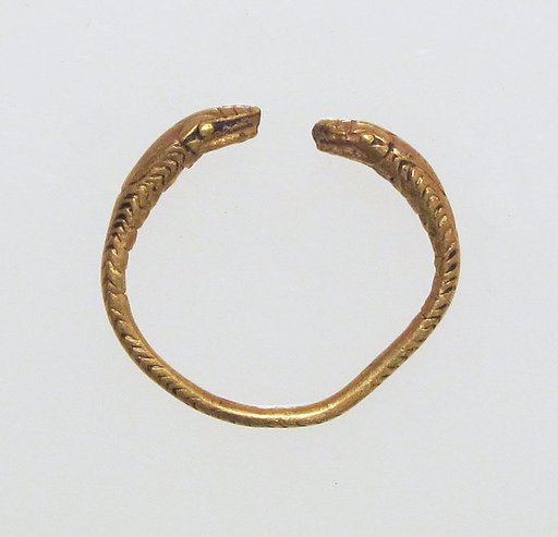 Ring, spiral with snake heads