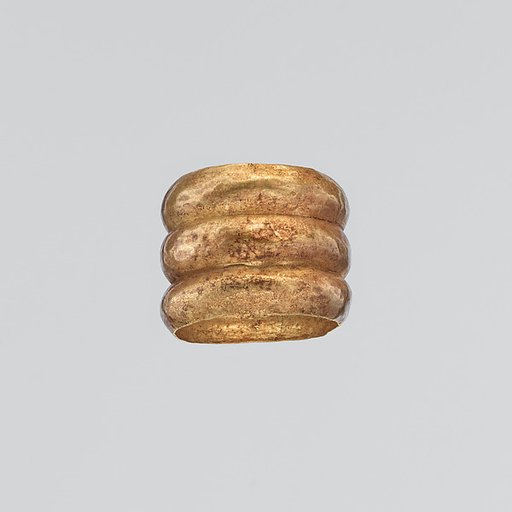 Multiple gold ring