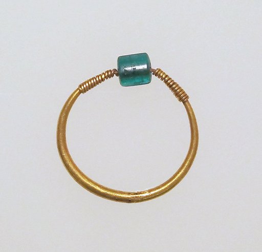 Ring with beryl