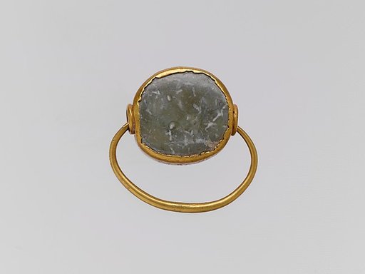 Gold hoop with picrolite stone in gold setting