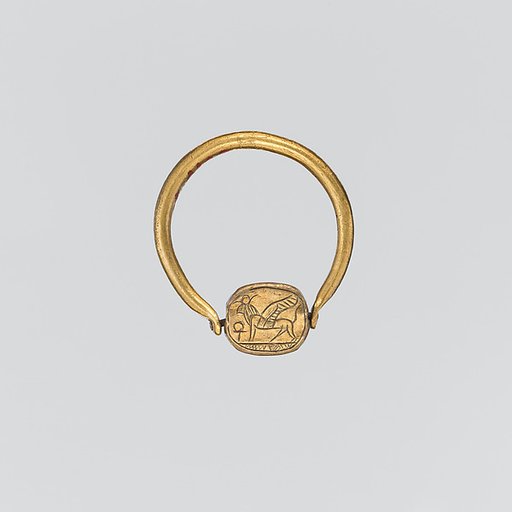 Gold scaraboid ring