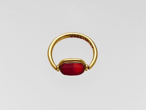 Gold ring with carnelian ring stone
