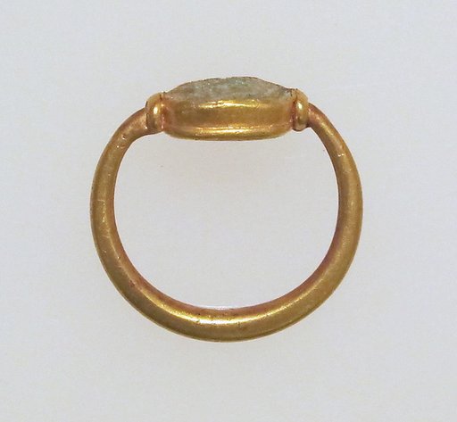 Ring with glass paste
