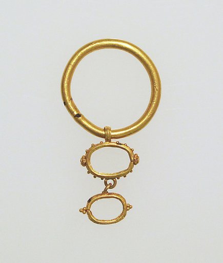 Ring with band settings