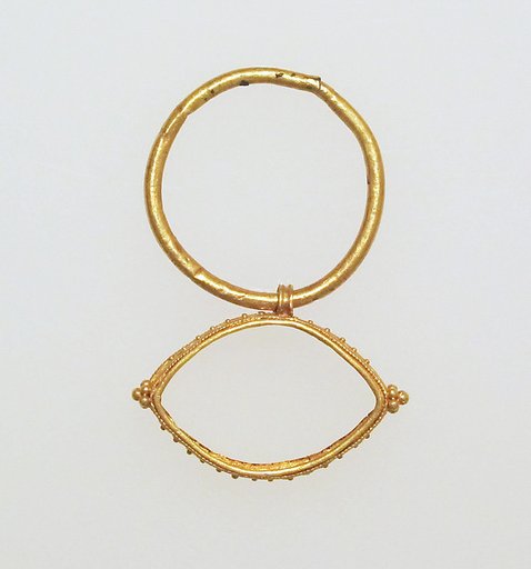 Ring with band settings