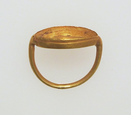 Ring with box setting