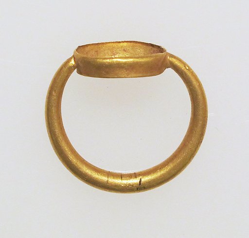 Ring with box setting