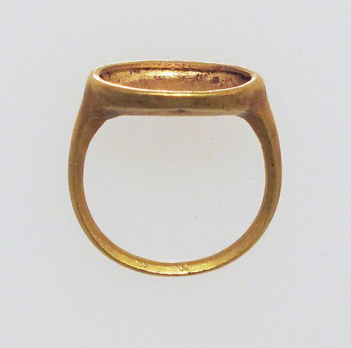 Ring with box setting