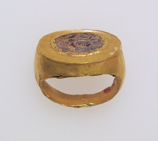 Ring with glass paste