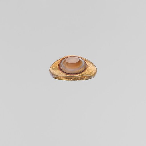Gold and banded agate ring