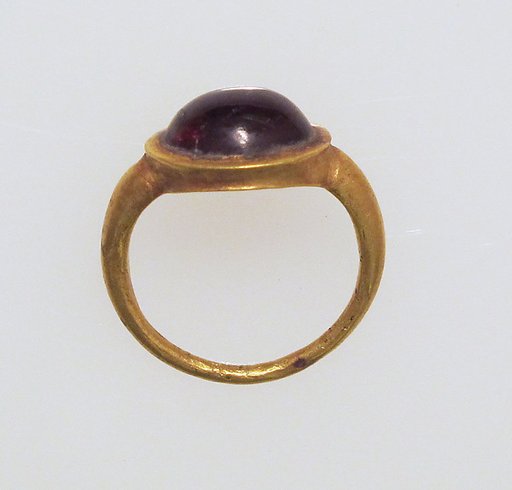 Ring with carbuncle