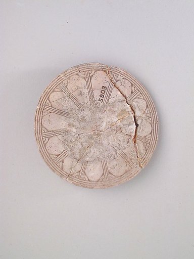 Ivory disk of a pyxis with a rosette
