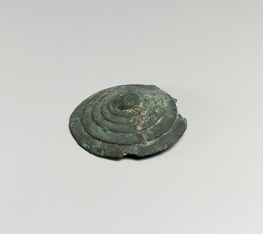 Button with concentric bands