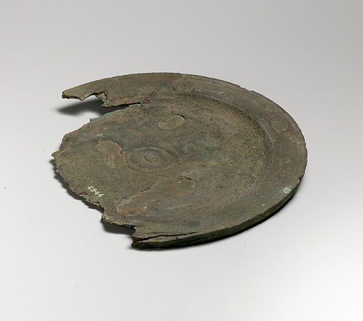 Plate with medallion