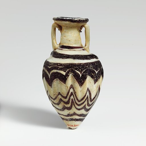 Glass amphoriskos (perfume bottle)