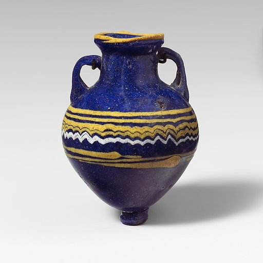 Glass amphoriskos (perfume bottle)