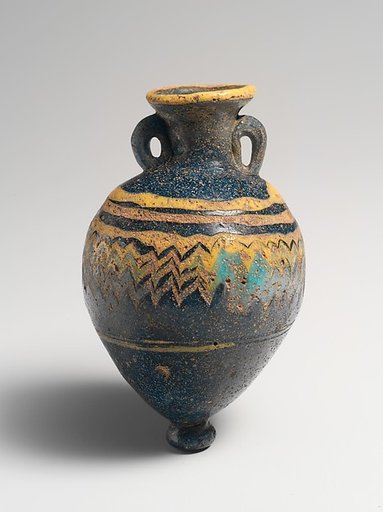 Glass amphoriskos (perfume bottle)