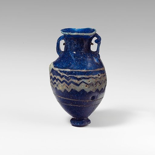 Glass amphoriskos (perfume bottle)
