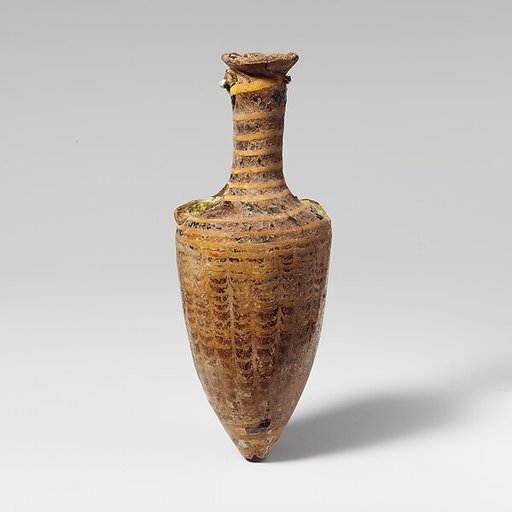 Glass amphoriskos (perfume bottle)