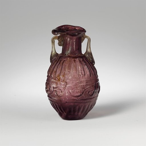 Glass amphoriskos (perfume flask)