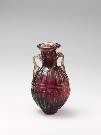 Glass amphoriskos (perfume flask)