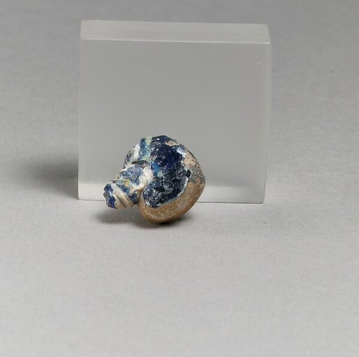 Glass bead