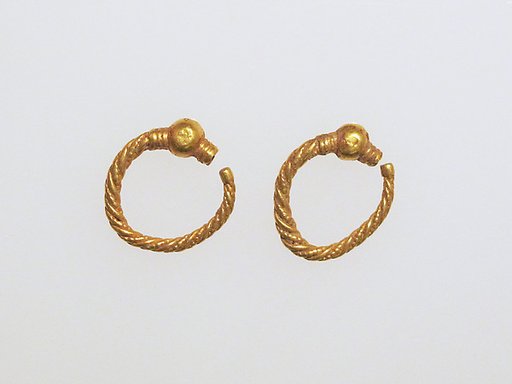 Earring, trumpet-shaped
