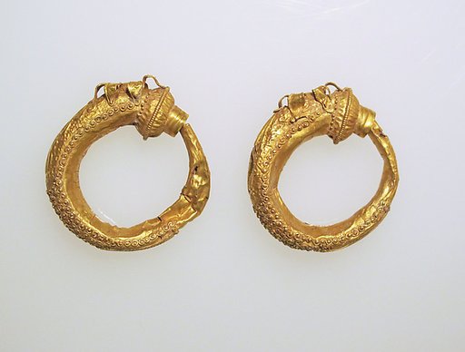Earring, trumpet-shaped
