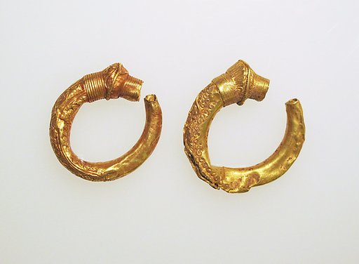 Earring, trumpet-shaped
