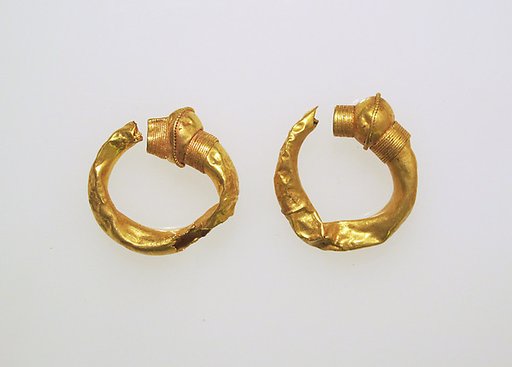 Earring, trumpet-shaped
