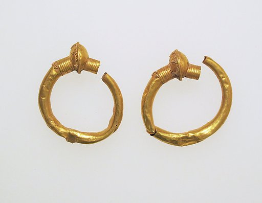 Earring, trumpet-shaped