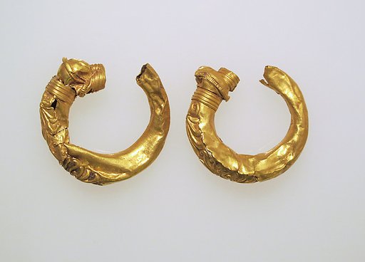 Earring, trumpet-shaped