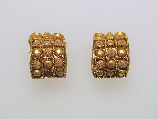 Earring, baule type