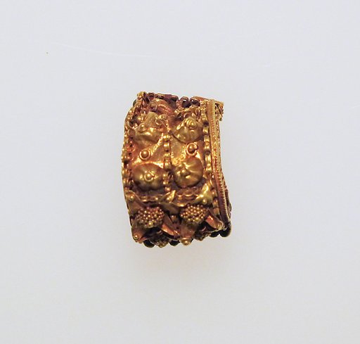 Earring, baule type