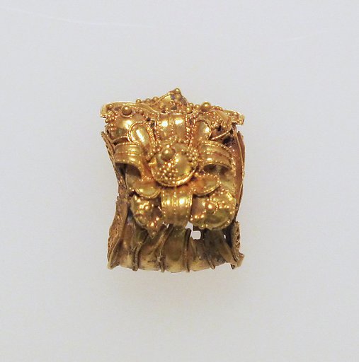 Earring, baule type