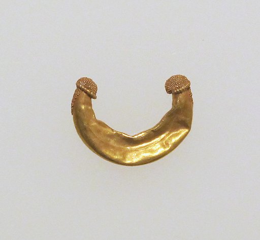Earring, crescent-shaped