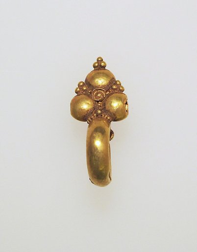 Earring, crescent-shaped