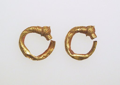 Earring, trumpet-shaped