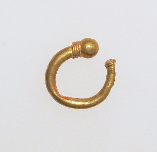 Earring, trumpet-shaped