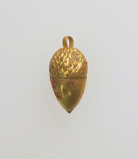 Pendant in the form of an acorn