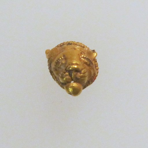 Pendant with lion's head