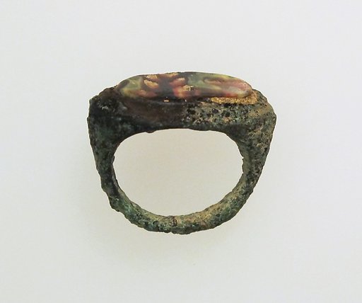 Ring with millefiori