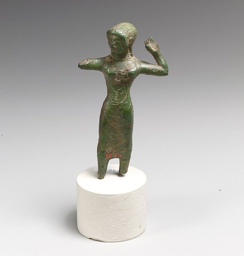 Statuette of a woman