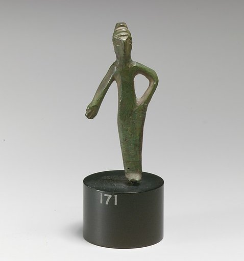 Statuette of a woman