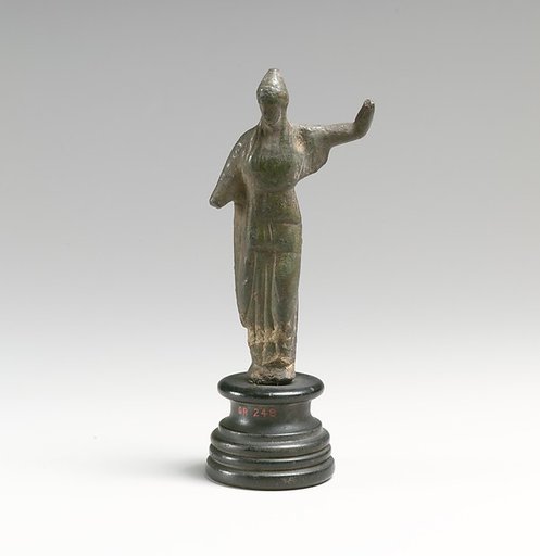 Statuette of a woman