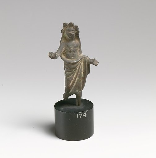 Statuette of a man wearing a mantle over head