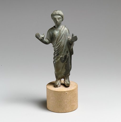 Statuette of female figure