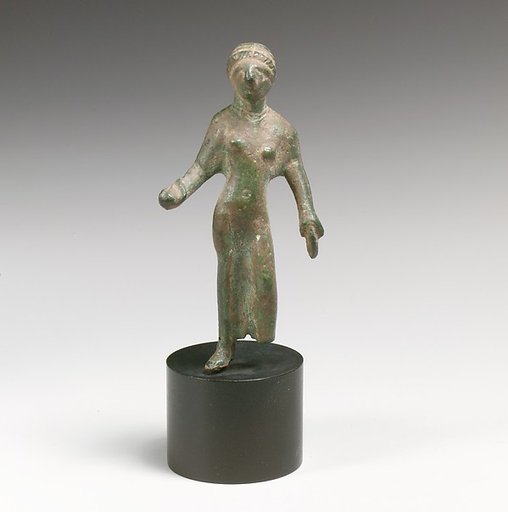 Statuette of a woman