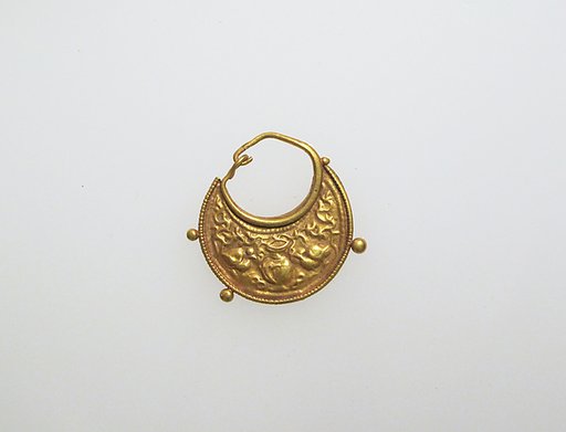 Earring, crescent-shaped