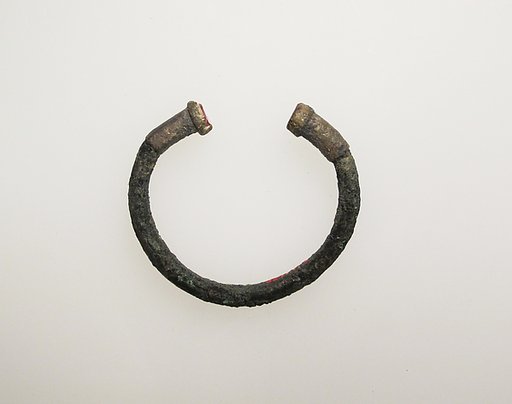Bracelet with red glass paste